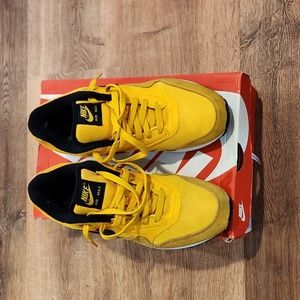 Pre owned Nike Air Max 1 size 9